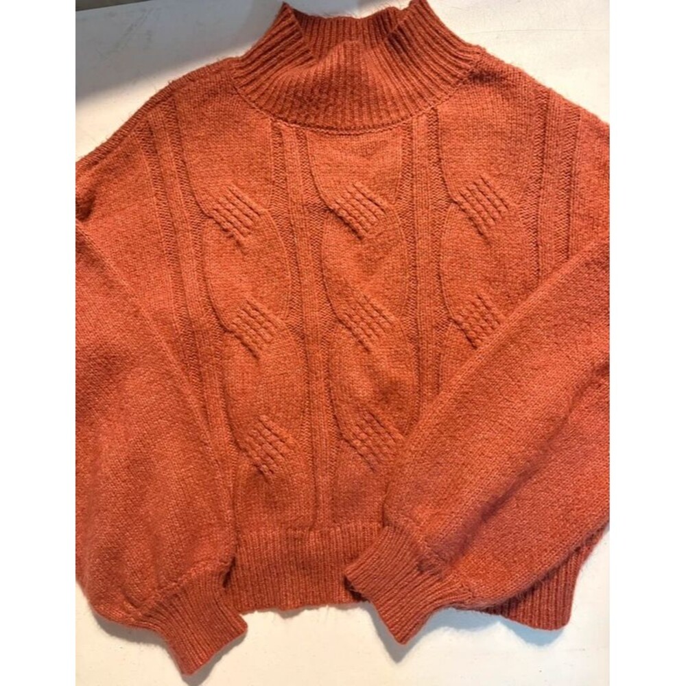 SO XL cableknit sweater